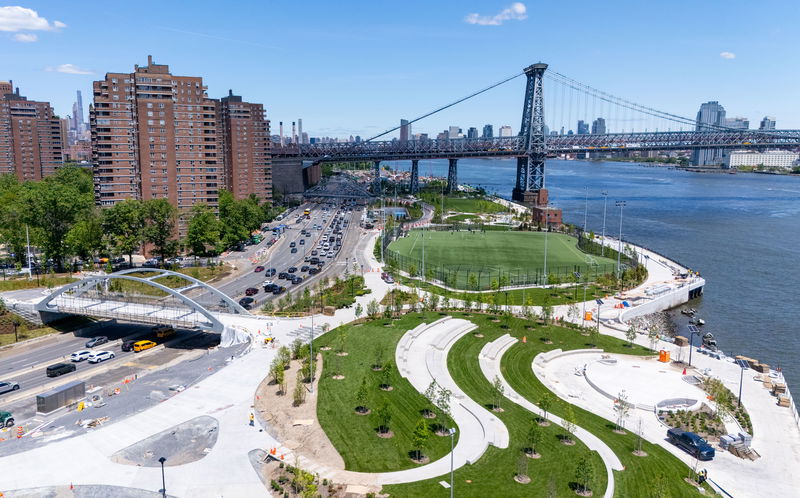 FIRST PHASE OF REVITALIZED EAST RIVER PARK OPENS TO THE PUBLIC | Bjarke Ingels Group