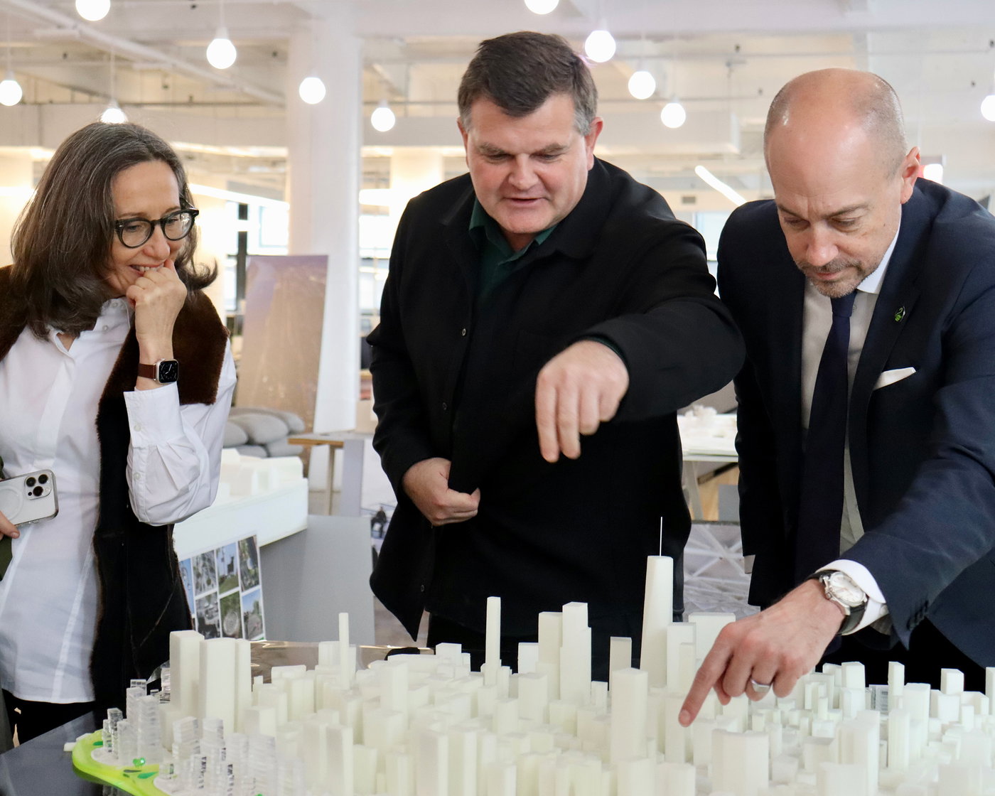 DENMARK’S MINISTER OF ENVIRONMENT TOURS THE EAST SIDE COASTAL RESILIENCY PROJECT IN MANHATTAN | Bjarke Ingels Group