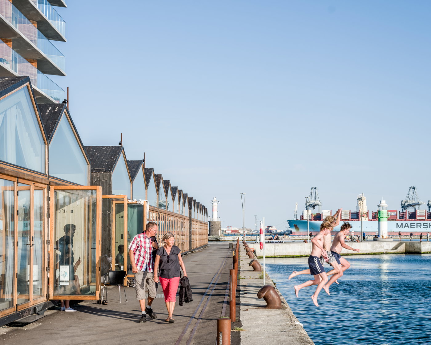 THE URBAN SPACE BETWEEN AARHUS Ø’S KARRÉERNE, KAMPANILEN AND THE URBAN LIFE HUTS RECEIVES THE CITY’S HIGHEST HONOR | Bjarke Ingels Group
