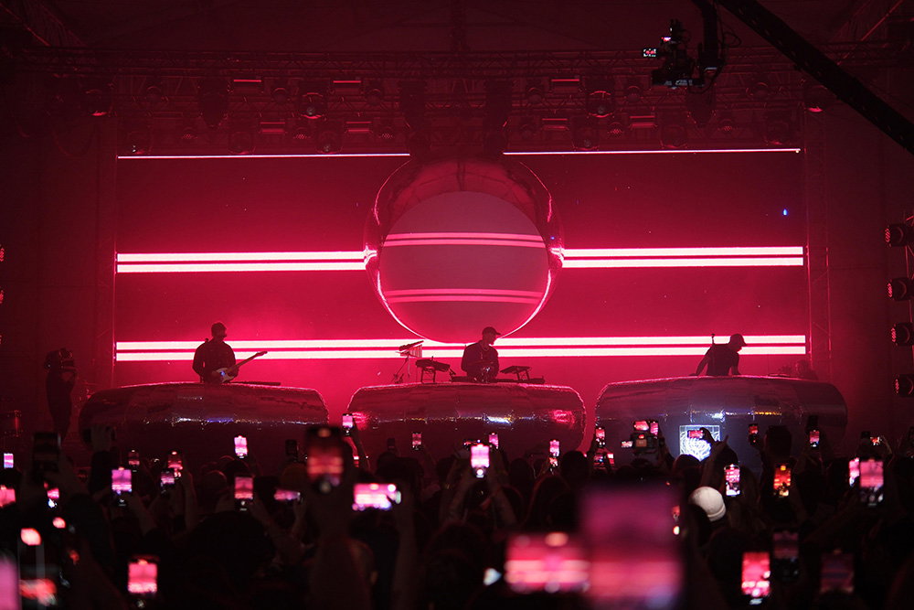 BIG DESIGNS IMMERSIVE STAGE FOR DANISH BAND WHOMADEWHO’S WORLD TOUR | Bjarke Ingels Group