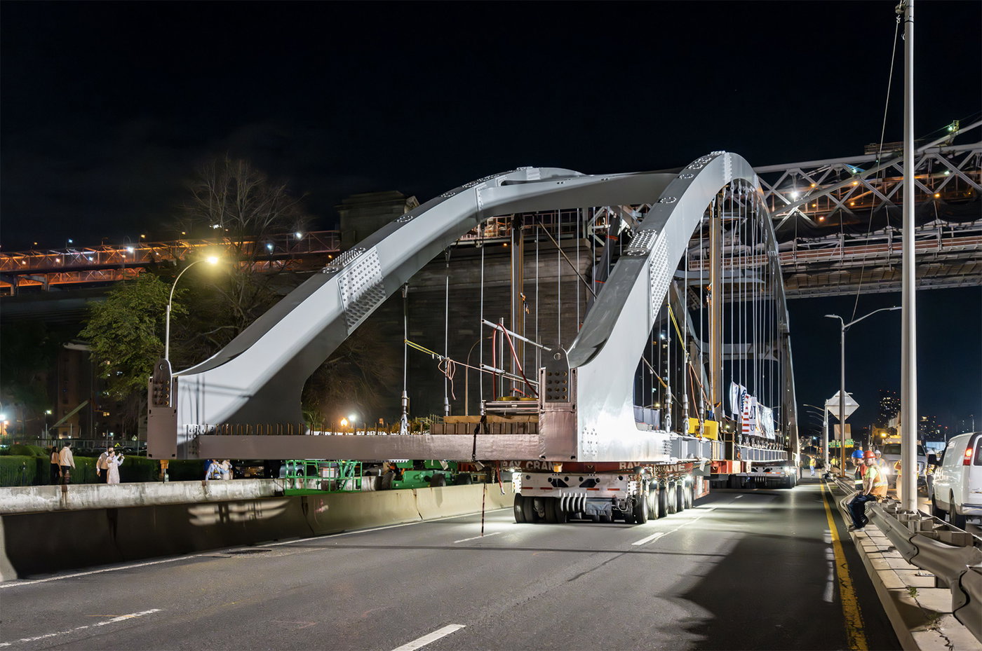 DELANCEY STREET PEDESTRIAN BRIDGE INSTALLED AS PART OF EAST SIDE COASTAL RESILIENCY PROJECT | Bjarke Ingels Group