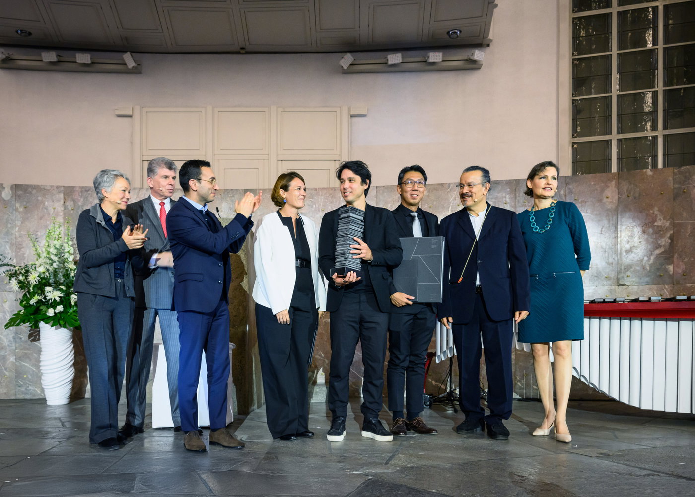 CAPITASPRING WINS THE 2024/25 INTERNATIONAL HIGH-RISE AWARD | Bjarke Ingels Group